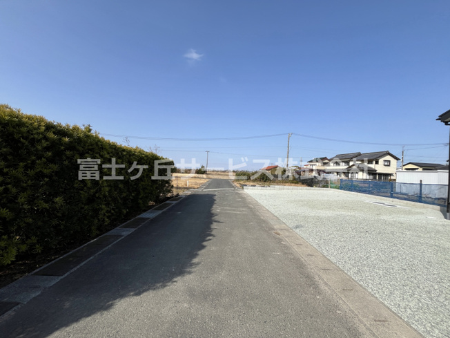 【前面道路含む現地写真】 | 袋井市中新田 3期 新築一戸建て | 前面道路含む現地写真です