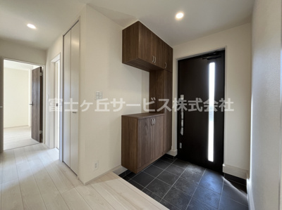 【玄関】 | 袋井市中新田 3期 新築一戸建て | 毎日通る玄関はこちらです