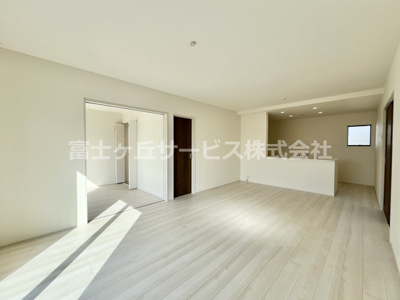 【居間・リビング】 | 袋井市中新田 3期 新築一戸建て | LDK18帖