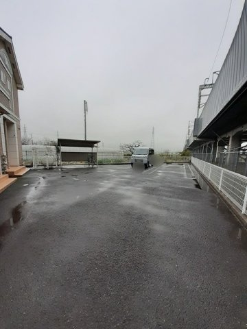 ウッドイン３番館の駐車場