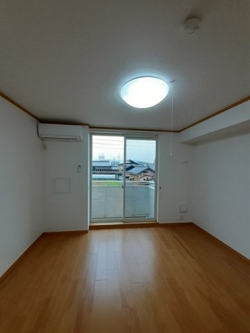 ウッドイン３番館の居間・リビング