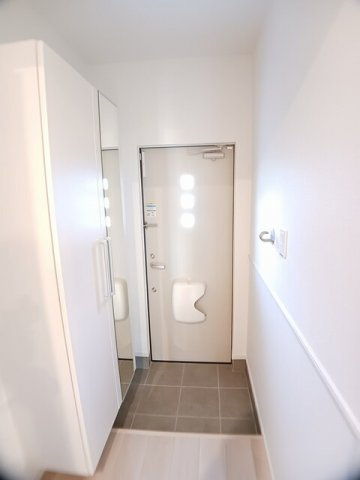 ウィステリア　アール．Ⅱの玄関