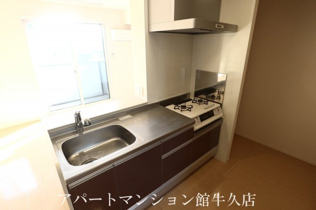 メイ　アジュールDのキッチン|反転です