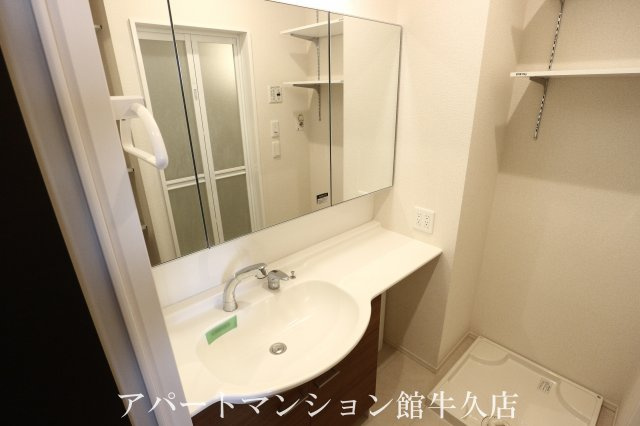 メイ　アジュールDの独立洗面台|反転です