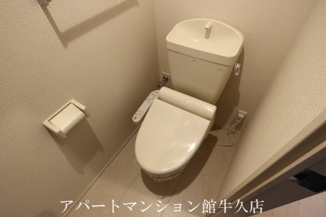 メイ　アジュールDのトイレ|反転です