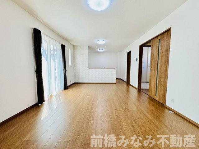 前橋市山王町7期　１号棟(全２棟)　ハートフルタウン　新築建売分譲の居間・リビング|ゆったり過ごせるリビングです