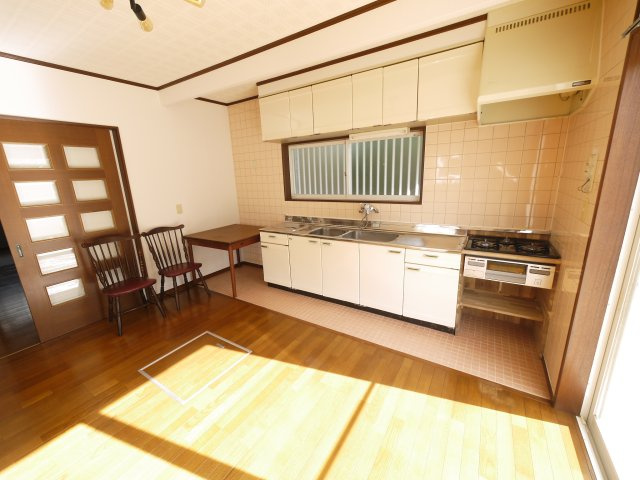 大網白里市細草　平屋中古住宅のキッチン|内外装リフォーム済み令和7年9月敷地約154坪 広い芝のお庭でバーベキューが可能です自動草刈り機付き