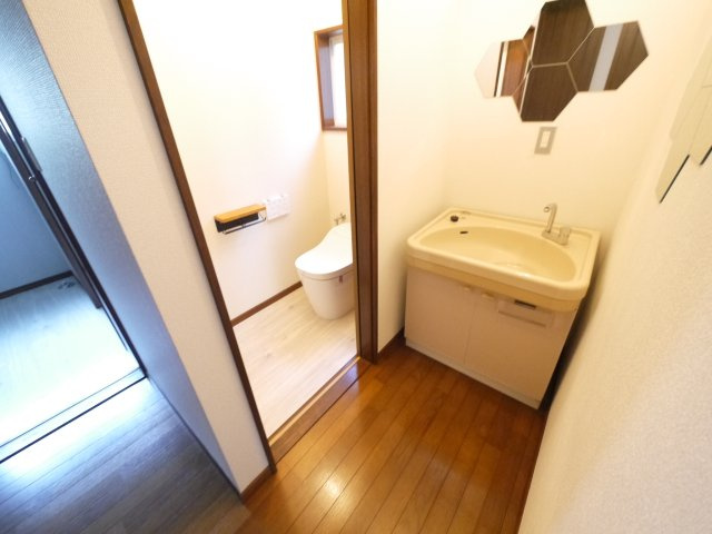 大網白里市細草　平屋中古住宅の独立洗面台|内外装リフォーム済み令和7年9月敷地約154坪 広い芝のお庭でバーベキューが可能です自動草刈り機付き