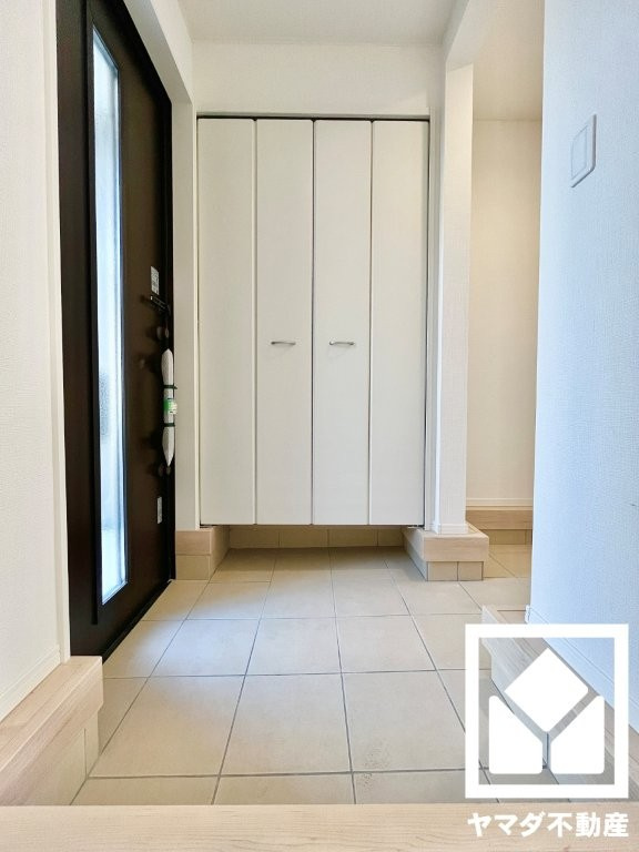 八幡市橋本尻江　第1　3号棟の玄関