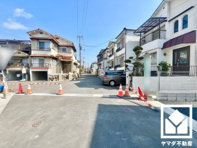 八幡市橋本尻江　第1　3号棟の前面道路含む現地写真