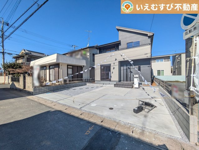 Livele Garden.S　深谷上柴町西第3の駐車場|並列3台駐車可能なゆとりのカースペース
複数台車をお持ちでも、お友達が遊びに来てもゆとりの駐車スペース！