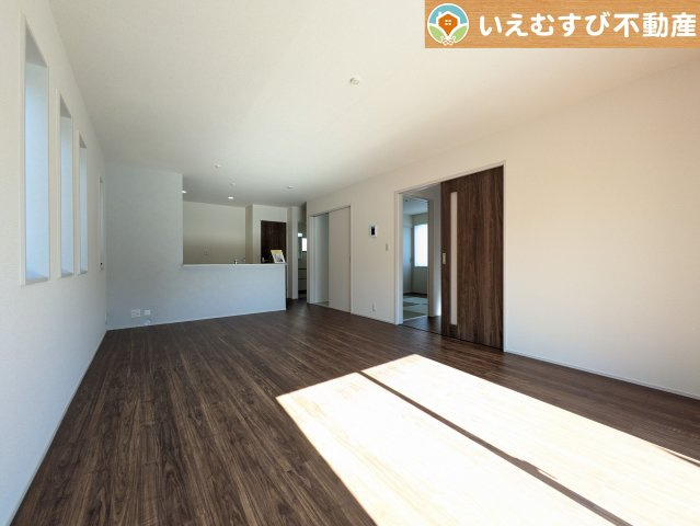 Livele Garden.S　深谷上柴町西第3の居間・リビング|ご家族みんながゆったりくつろげるリビング
ゆとりの空間でくつろいだり遊んだり、家族の時間が楽しみですね♪