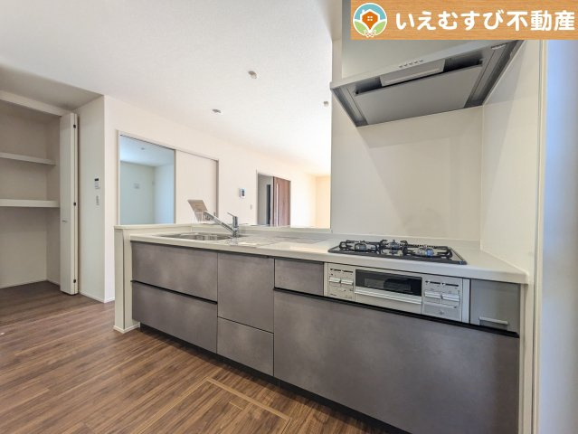 Livele Garden.S　深谷上柴町西第3のキッチン|機能性収納性に溢れるキッチン。
収納もたっぷり付いていてすっきり片付く！毎日楽しくお料理が出来そうです！