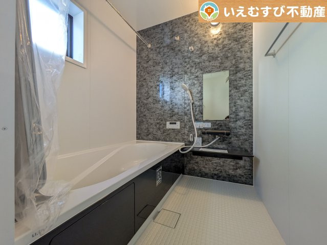 Livele Garden.S　深谷上柴町西第3の浴室|クールなグレーが高級感を演出
おしゃれな雰囲気の浴室。ゆとりの空間で一日の疲れをしっかりリセット♪