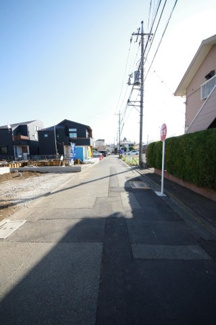 【前面道路含む現地写真】 | 令和８年１月１８日撮影　建築中