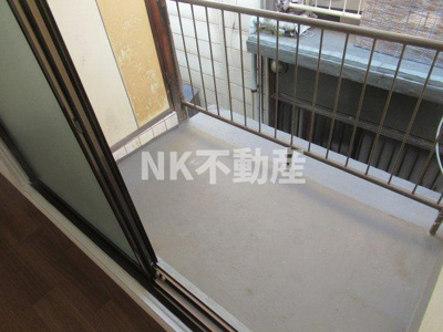 【バルコニー】 | 小若江2丁目貸家（長瀬賃貸） | バルコニーからの眺めを楽しみながら食事をしませんか