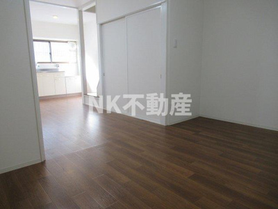 【内装】 | 小若江2丁目貸家（長瀬賃貸） | 明るい色調の室内です