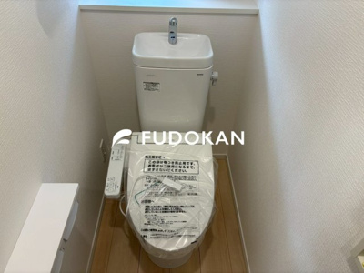 【内観：施工例】 | 山形市江南第24【新築建売住宅】1号棟 | 節水タイプのトイレは水道代の節約に繋がります。