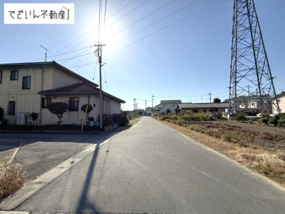 【前面道路含む現地写真】 | 上里町神保原町　中古住宅   | 現地(2025年11月撮影)
