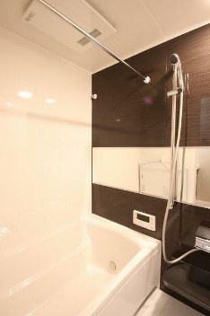 【浴室】 | Bon Maison M | 追い焚き機能、浴室乾燥機付きバス。