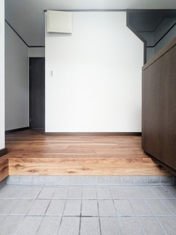 藤原台北町6丁目（6-10）一戸建の玄関