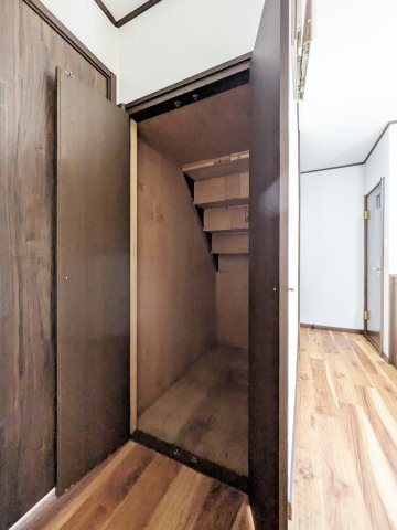 藤原台北町6丁目（6-10）一戸建の収納|階段下収納も有り