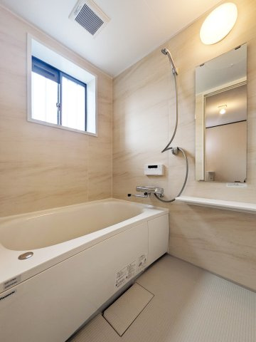 藤原台北町6丁目（6-10）一戸建の浴室