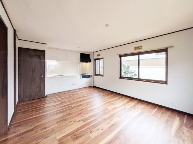 藤原台北町6丁目（6-10）一戸建の居間・リビング|ゆったり過ごせるリビングです