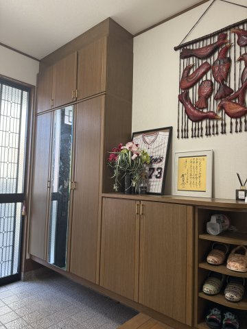 【収納】 | ◇◆平塚市山下 中古戸建◆◇ | シューズクローゼットも沢山の靴が入ります。