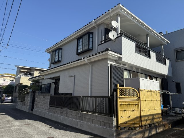 【外観】 | ◇◆平塚市山下 中古戸建◆◇ | インナーバルコニーのため雨の日でもお洗濯物が安心です。