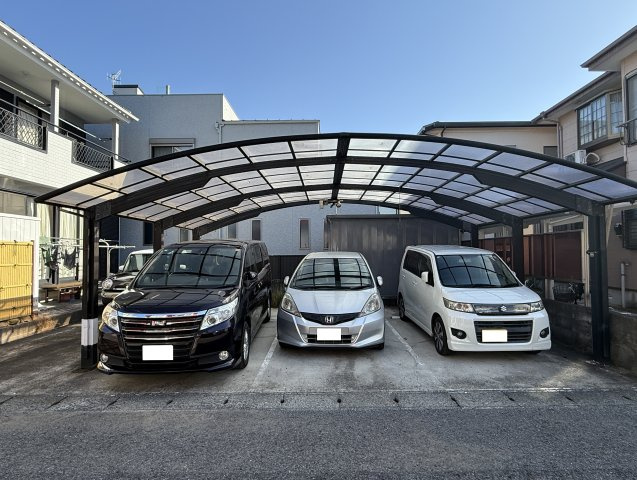 【駐車場】 | ◇◆平塚市山下 中古戸建◆◇ | 大切な車を雨から防ぐカーポート付です。お車4台駐車可能です。