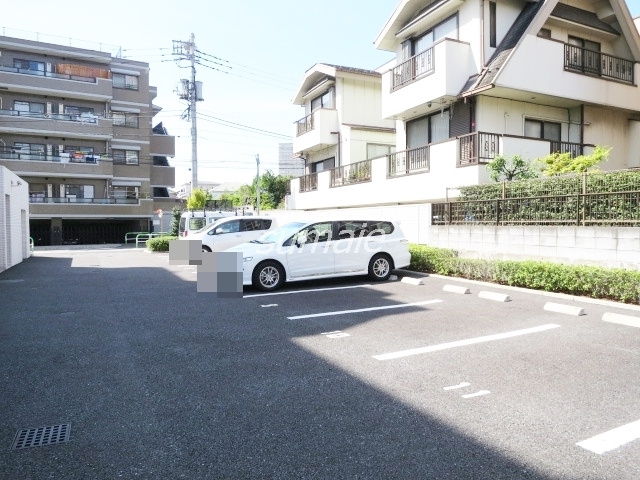 コンフォール浮間舟渡の駐車場|敷地内に駐車場あります☆