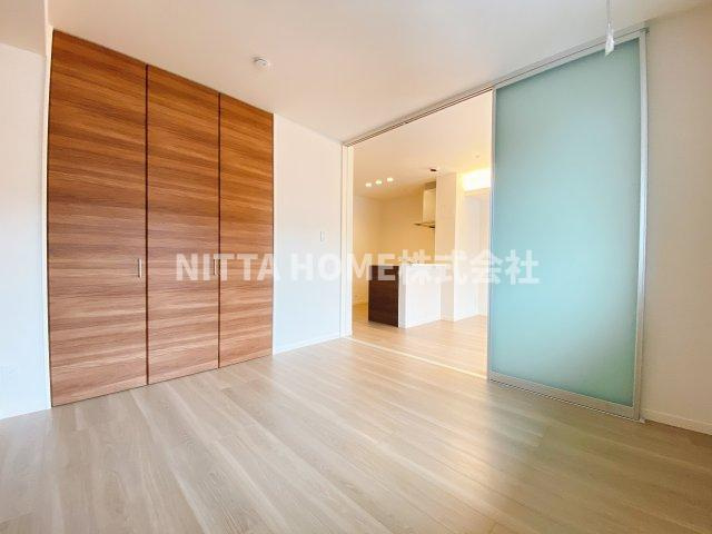 アンビシアの内装|こちらの洋室は5.8帖です◇