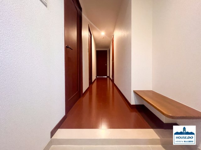 南向き角住居！LDK約20帖！ D'グランセ東山元町のその他|リビングから玄関まで直線廊下でないのでプライバシーが守られやすいです