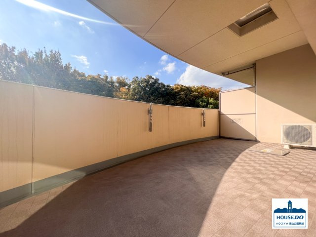 南向き角住居！LDK約20帖！ D'グランセ東山元町のバルコニー|南向きの広々バルコニー