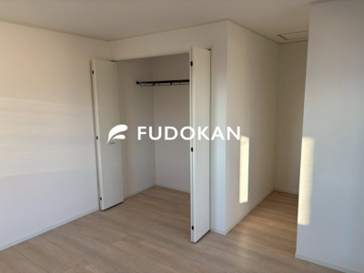 【内観：施工例】 | 山形市江南第24【新築建売住宅】2号棟 | 洋室もそれぞれ収納スペースが完備されております。