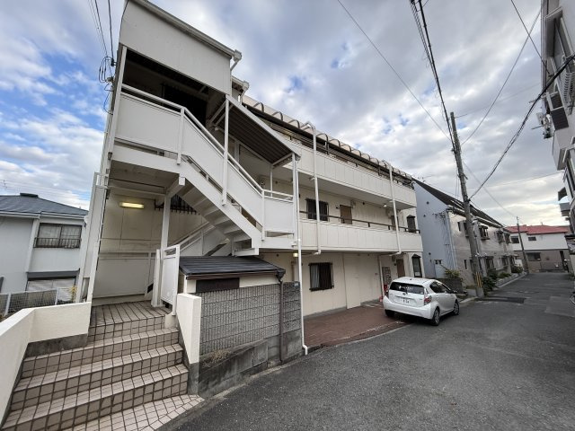 サンハイツ中桜塚の外観