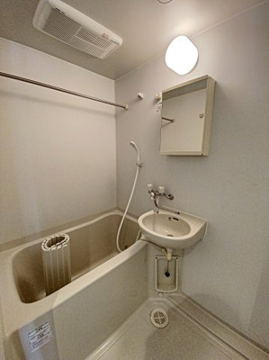 【浴室】 | アート・フル稲田堤 | ※同建物ほかのお部屋の写真です。