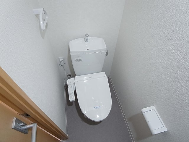 ラムール長田のトイレ|温水洗浄便座付きのトイレ