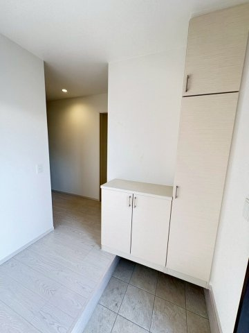 太郎丸２丁目　新築戸建　１棟の玄関