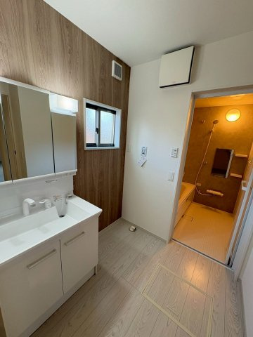 太郎丸２丁目　新築戸建　１棟の独立洗面台