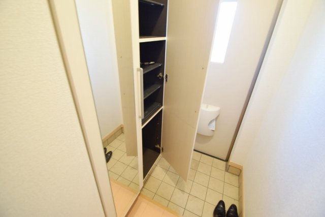 パールウイングⅢの玄関|沢山入る下駄箱