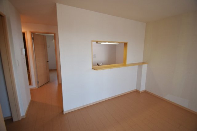 パールウイングⅢの居間・リビング|カウンターキッチン