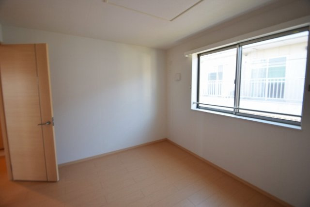 パールウイングⅢの居間・リビング|閑静な住宅街