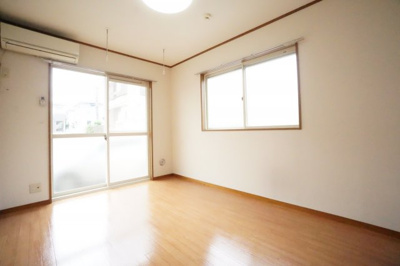 【居間・リビング】 | サザンクロスⅡ | ※同物件・同タイプの写真です。