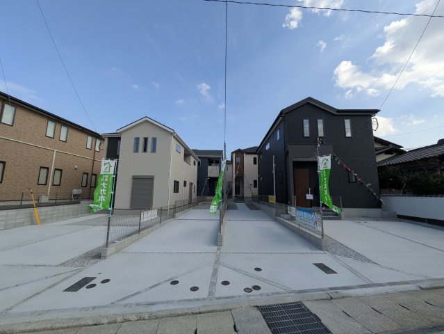 南区桧原5丁目1期　3号棟の前面道路含む現地写真