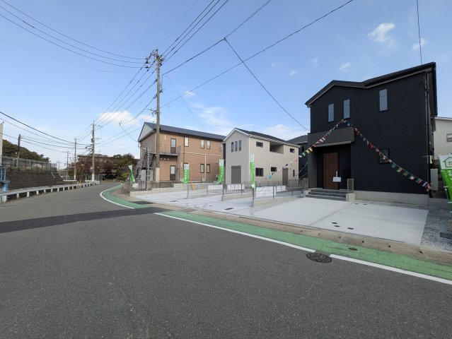南区桧原5丁目1期　3号棟の前面道路含む現地写真