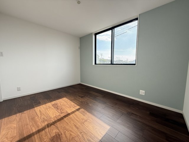 垂水区山手8丁目新築戸建の洋室