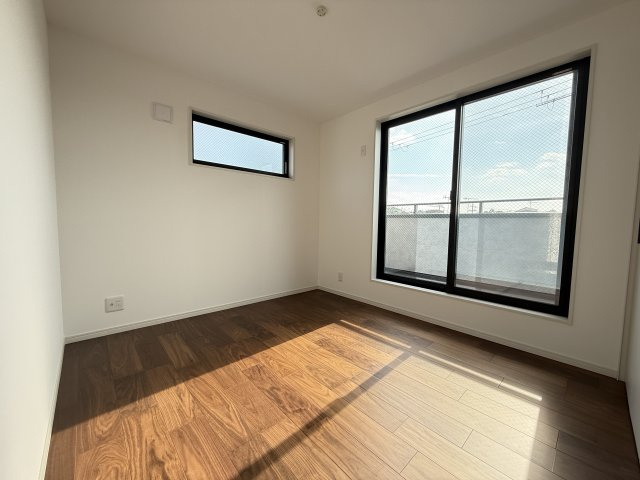 垂水区山手8丁目新築戸建の洋室