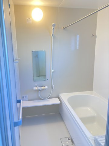 リーブルガーデンS富岡市下高瀬第１　7号棟の浴室|１坪タイプのフルオートバスです！
足を延ばして入れる広さなので一日の疲れも癒されますよ♪
室内物干しや浴室乾燥機もあるのでお天気の悪い日にはランドリースペースとしてもご利用できます！